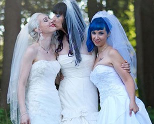 Dünyadaki İlk Üçlü Kadın Evliliği